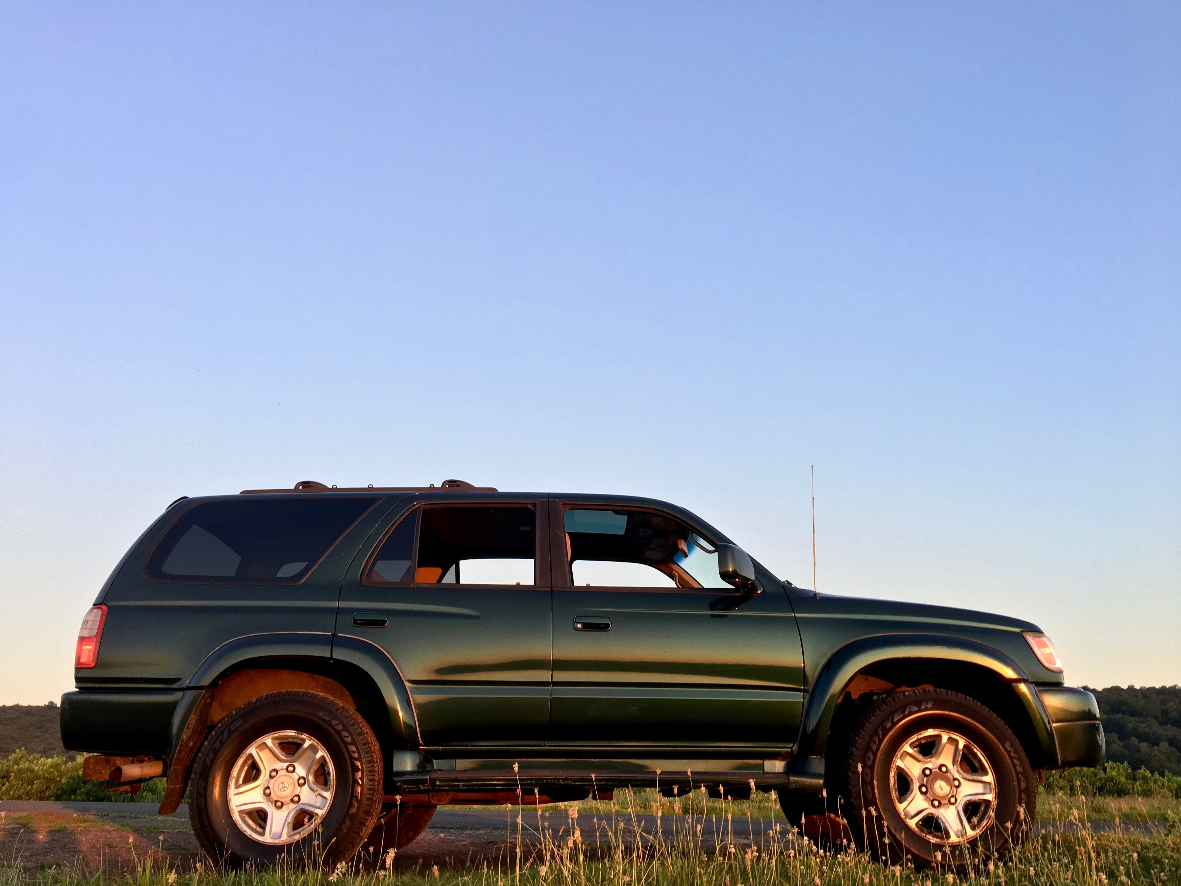 2000 Toyota 4Runner 3.4L V6 4WD 5 Speed Manual 129K - 3rd Gen - Our Pro Recon - New Clutch, Timing Belt and Waterpump, New Valve Cover Gaskets, New Spark Plugs, New Alternator, New Radiator, New Muffler and Tailpipe, New Rear Coil Springs, New Rear Shocks, New Brakes, New Tires, Frame Descaling, Applied Rust Converter Rust Mort, Sealed Frame with Fluid Film, New Bumpers - Beautiful Engine - has No Leaks — photo 25